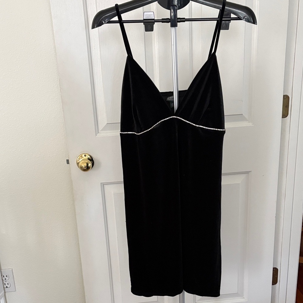 Elegant Black Dress with Rhinestone Detail